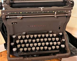 1950'S ERA UNDERWOOD TYPEWRITER