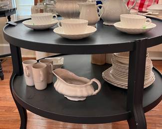 NAVY BLUE ROUND TABLE WITH WHITE STONEWARE