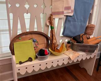 FOLK ART WHITE BENCH 