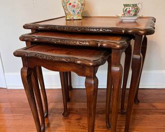 SET OF THREE NESTING TABLES