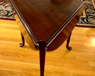 Pembroke Style Corner Table/Queen Anne Legs