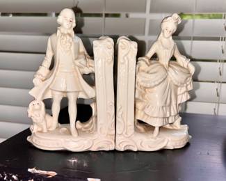 Vintage Colonial Couple Ceramic Bookends