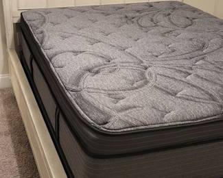 Queen size Bella panel bed in Farmhouse white. (mattress not included)