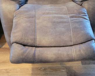 Homestrech Denali manual rocker recliner in microsuede grey.