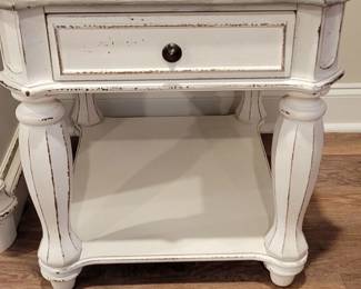 Magnolia Manor collection end table. Liberty Furniture Industries. Farmhouse white.