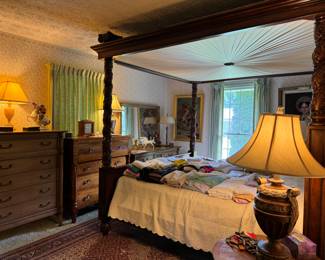 King canopy bed