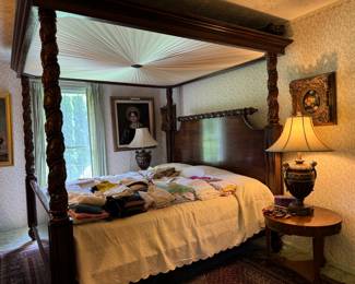King size canopy bed