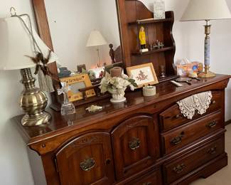 dresser w/mirror