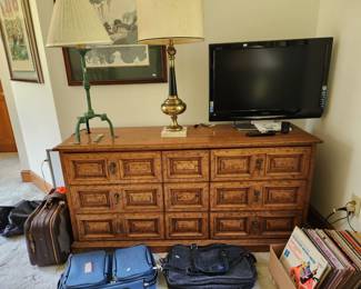 Vintage Dresser
TV
Lamps
Luggage
Records