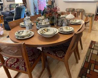 dining table w/6 chairs