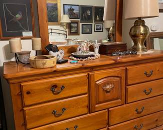dresser w/mirror, matches bed
