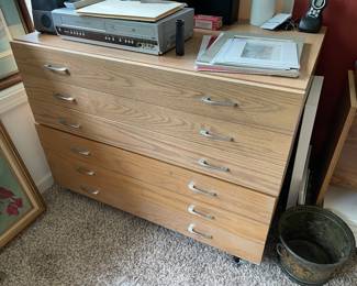 holds blueprints? prints?documents?, nice piece