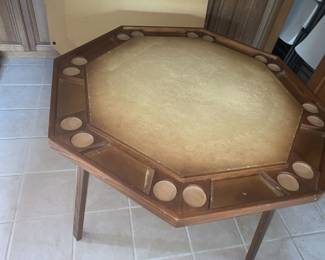 vintage poker table, hard to find. needs new felt