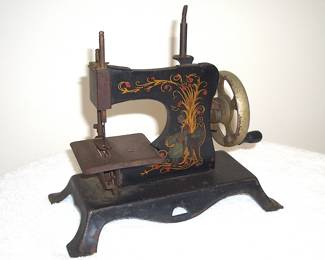 1900's Salesman sample or toy sewing machine.
