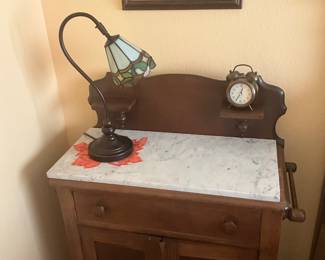 Antique commode wash basin