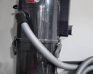 Bissell Garage Pro Wet/Dry vac with attachments