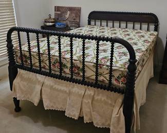 Antique 3/4 Spindle Bed