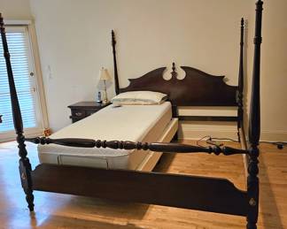 Thomasville Furniture Mahogany  King Size Four Poster Bef 