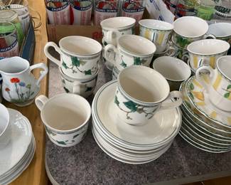 Keltcraft by Noritake Ivy Lane Cups & Saucers