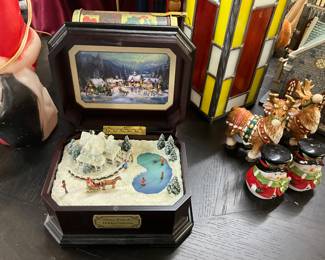 Thomas Kinkade "Holiday Gathering" Music Box