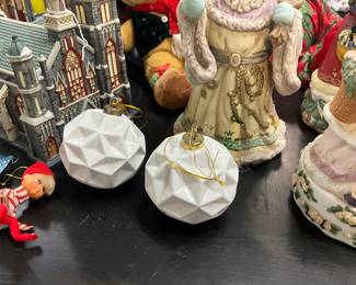 Large Allen Roth Pearl White Christmas Ornament