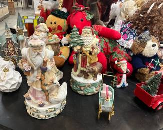 House of Lloyd Victorian Rose Santa & Swan Musical Figurines