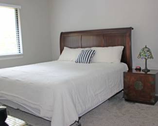 King Bed Mattress Headboard, Nightstand Lamp