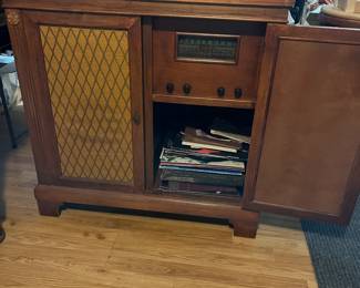 1950’s Sears Silvertone Cabinet Radio