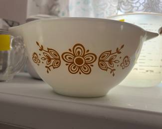 1972 Pyrex Butterfly Gold Cinderella Bowl