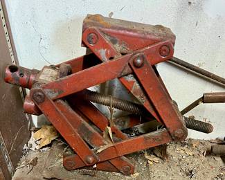 Vintage Dayton scissor jack