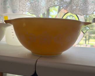 1972 Pyrex Butterfly Gold Cinderella Bowl