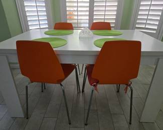 Table + 4 chairs. Make your offer day of sale!