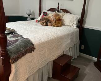 Queen sized Cherry Creek furniture, beautiful set, well cared for.
