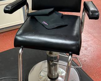 1950’s style barber chair, once again, great condition.
