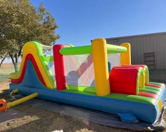 Lot 118 - Children's Yaro Bounce House