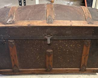 Lot 100 - Wooden Brown Chest