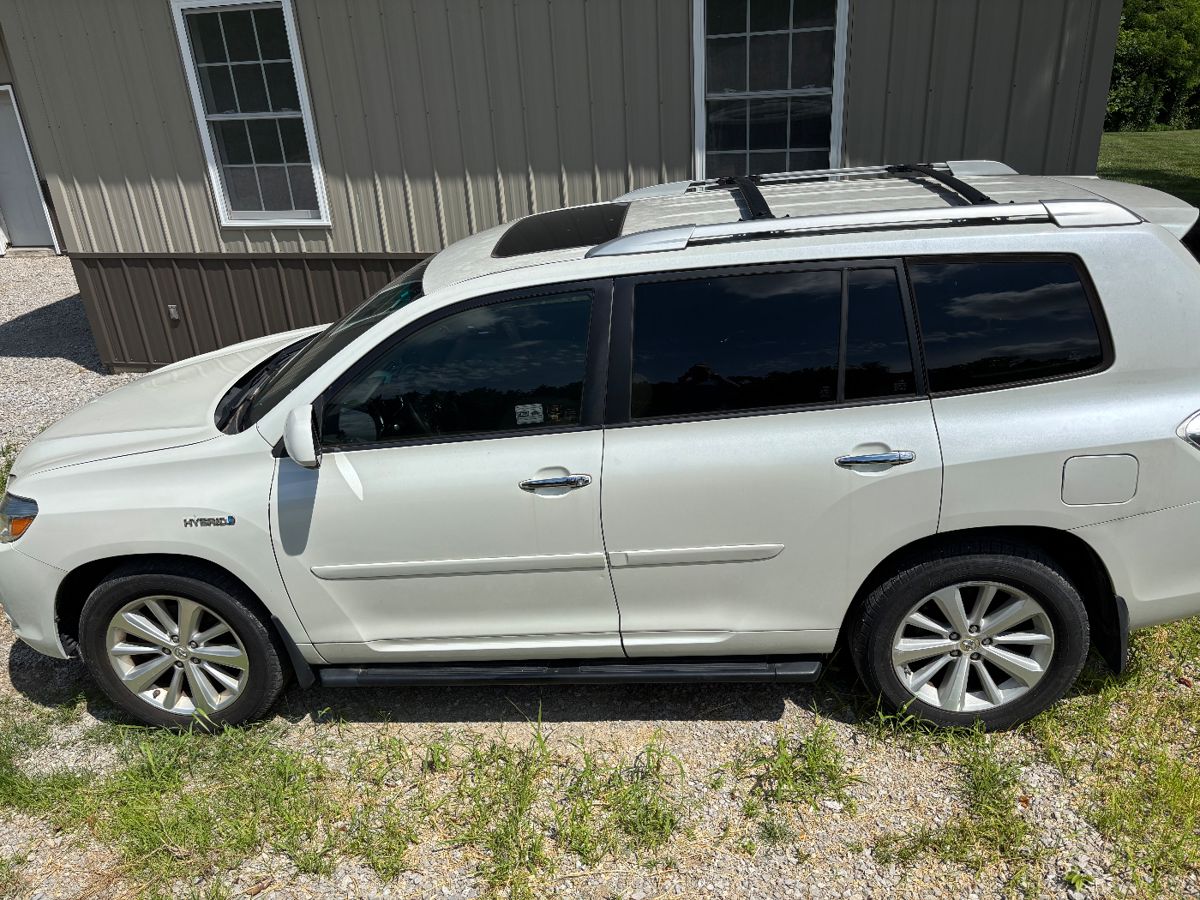 Toyota has 207k miles, got it started yesterday & drove it, but it needs the a/c looked at & detailed (it was daughters college vehicle), plus some cosmetic repairs.
Has title $4000 OBO