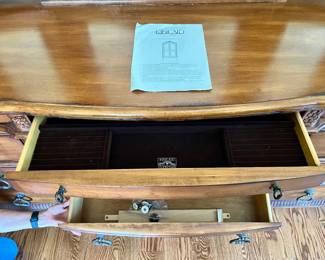 Kincaid furniture set. Dresser has a lined drawer for jewelry. 3rd drawer on dresser needs runner reattached. 