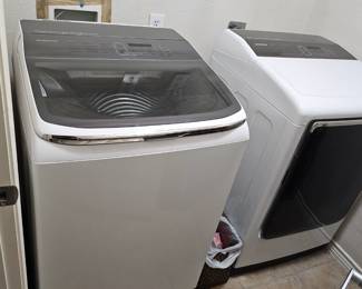 White Samsung Washer & Dryer
