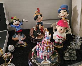 Pinocchio & Figaro Hand Signed. Disney Castle Cake