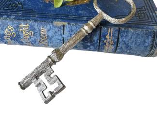 Lisner Brooch