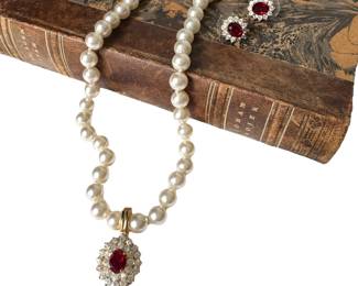 Roman pearls & earrings