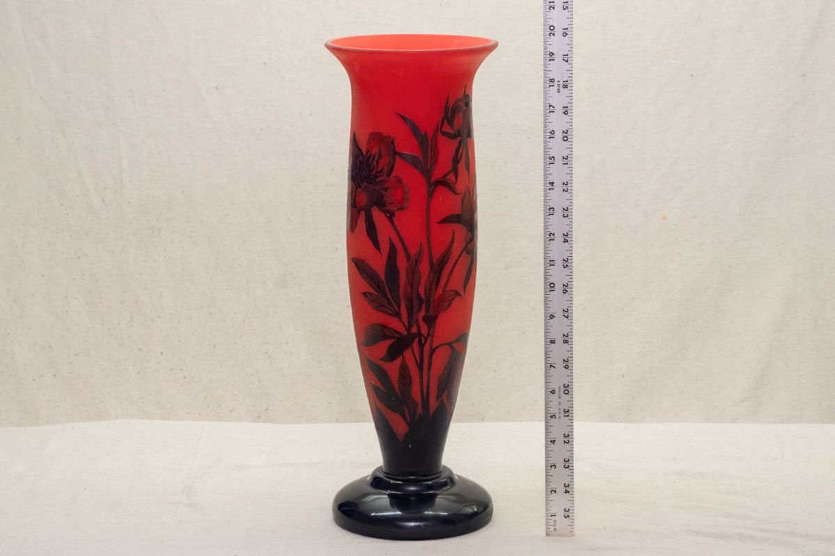 A beautiful and very tall (19 inches) cameo art glass footed vase by Loetz Art Glass, in mandarin red with black overlay skillfully carved in delicate flowering peonies design. Circa early 1920s and signed 'Richard' which was a line of art glass made by Loetz for the Edmond Etling boutique in Paris.