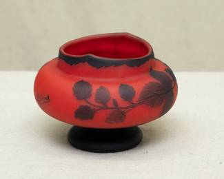 Another view of 1920s cameo art glass footed vase, compressed globular form with glowing mandarin red with black overlay of carved leaves and blossoms floral design. Signed Richard, which was made by Loetz for the Edmond Etling boutique in Paris.