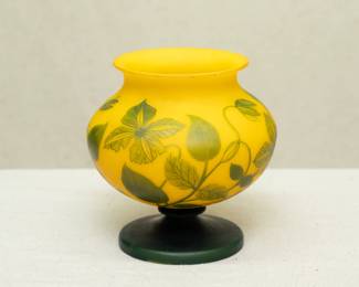 1920s cameo art glass footed vase by Loetz, in beautiful yellow with green overlay skillfully carved in delicate floral design. Signed 'Richard' which was a line of art glass made by Loetz for the Edmond Etling boutique in Paris.