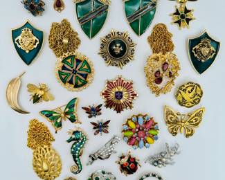 Pins, brooches, scarf rings, come to see ALL of the sweet costume jewelry available!