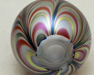Closeup of the art glass vase by Illinois glass artist John Lotton, signed and dated 1990.