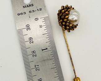 Another view of the Miriam Haskell gold-tone Faux Pearl flower stick pin brooch