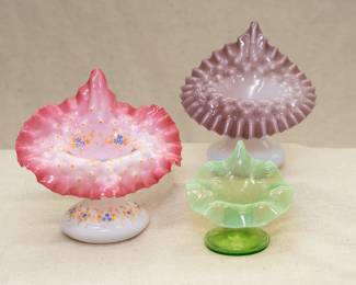 Art glass Jack in the Pulpit vases, the smallest one of opalescent uranium glass
