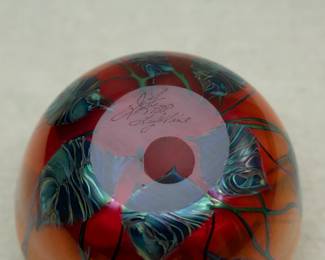 Another view of the signed 'Leaf & Vine' art glass vase by Illinois artist Daniel Lotton, dated 1988